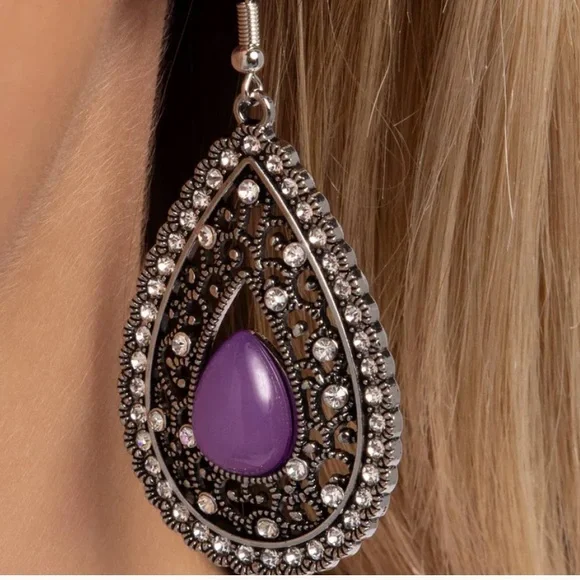 🟣☁️🟣 “CLOUD NINE COUTURE” PURPLE EARRINGS ~ PAPARAZZI❗️🟣☁️🟣 - Picture 1 of 4